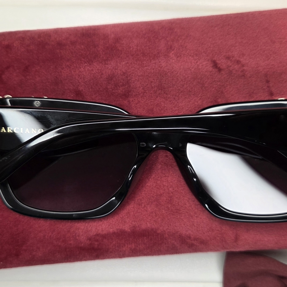 Guess by Marciano Black Sunglasses - Picture 8 of 14